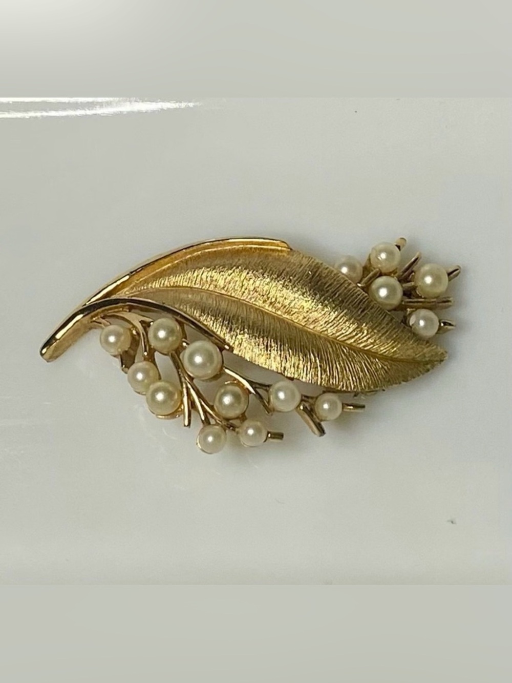Vintage Marvella Dynasty Signed Gold Tone Leaf Brooch with Faux Pearls